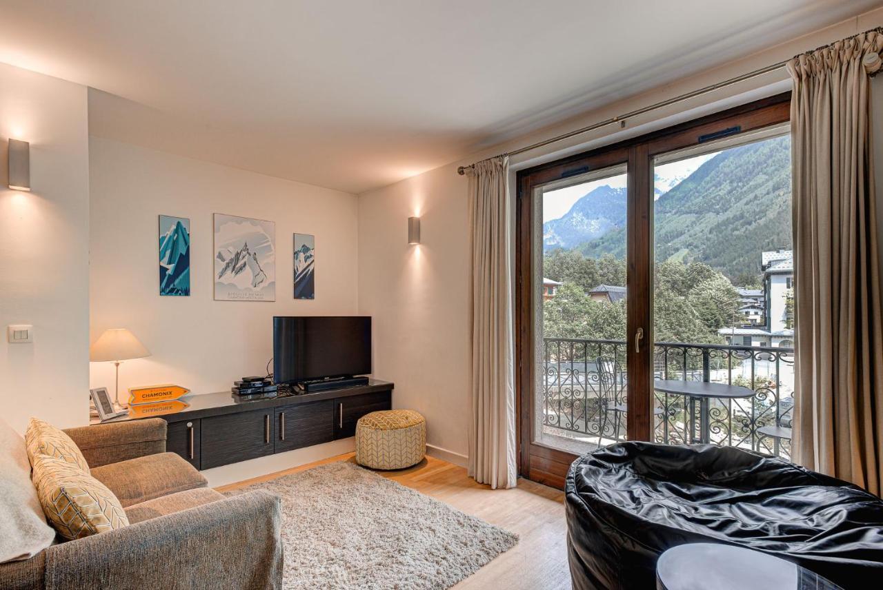 Apartment Cosmiques - Alpes Travel - Central Chamonix - Sleeps 4 Exterior photo
